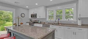 East River Views - Renovated 1905 house- 3 Bedrooms, 3.5 baths