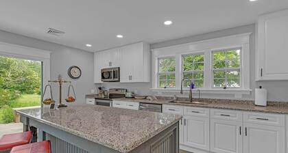 East River Views - Renovated 1905 house- 3 Bedrooms, 3.5 baths