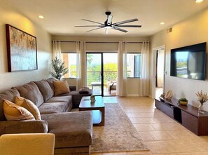Living area - Top Floor 2BR/2BA Condo with Stunning Golf Course Views - Center of Scottsdale (Scottsdale)
