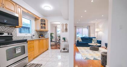 Spacious 4 bedroom Home (15 mins from YYZ airport)