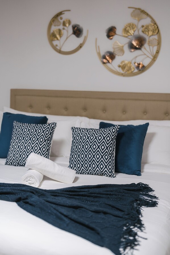 4 bedrooms, iron/ironing board, WiFi, bed sheets