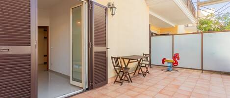 屋外ダイニングエリア