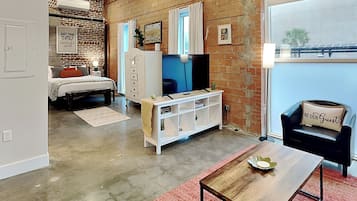 Kondominium (1 Bedroom) | 1 kamar tidur, ruang kerja ramah laptop, dan setrika/meja setrika