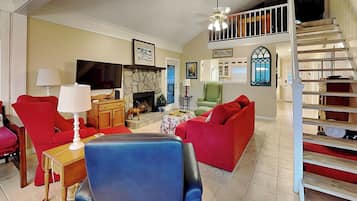 Studio (1 Bedroom) | Woonruimte | Een open haard