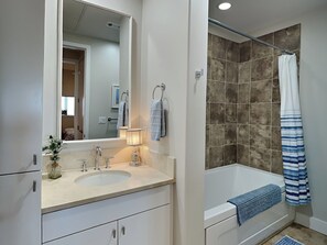 Condo (2 Bedrooms) | Property amenity