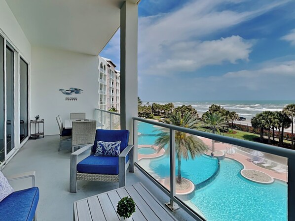 Condo (2 Bedrooms) | Piscina | Piscina externa