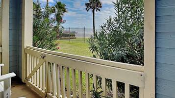 Condo (1 Bedroom) | Property amenity