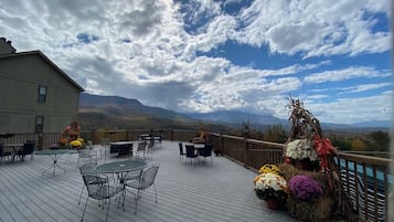 Condo (3 Bedrooms) | Property amenity