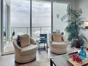 Condo (2 Bedrooms) | Front of property