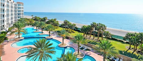 Condo (3 Bedrooms) | Property amenity