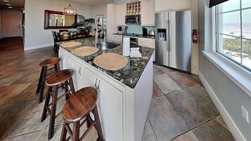 Condo (2 Bedrooms) | Servicio de la propiedad