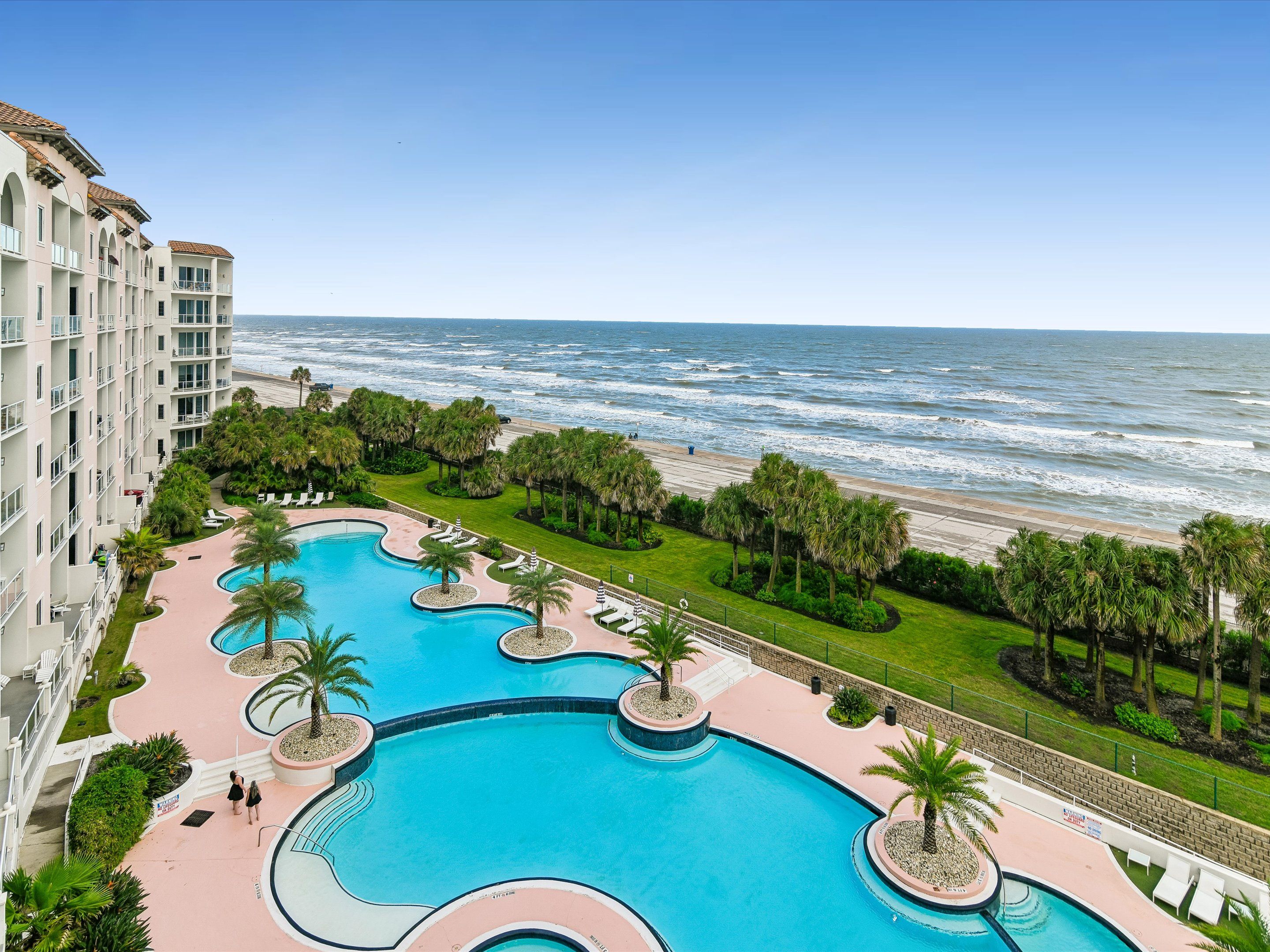 Condo (2 Bedrooms) | Front of property