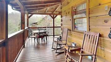 Studio (2 Bedrooms) | Front of property