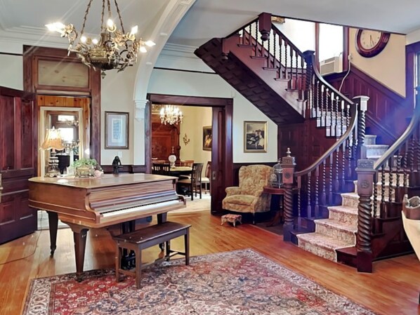 House (4 Bedrooms) | Front of property