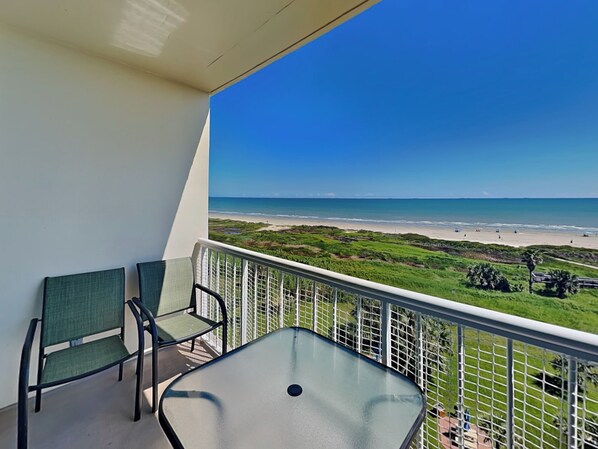 Condo (2 Bedrooms) | Front of property