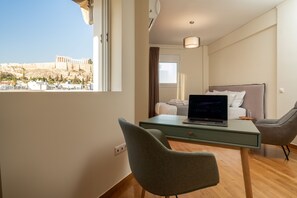 3 chambres, coffres-forts dans les chambres, bureau