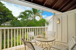Outdoor dining - New Remodeled May 2025 1-bed.Apartment in Kiahuna with AC and fiber internet. (Koloa)