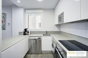 Geladeira, micro-ondas, fogão, cooktop