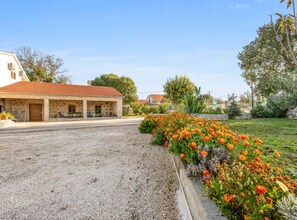 House (Holiday Home Stari Dvori) | Exterior
