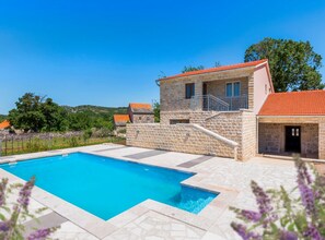 House (Holiday Home Stari Dvori) | Pool