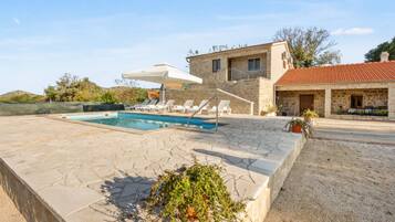 House (Holiday Home Stari Dvori) | Exterior