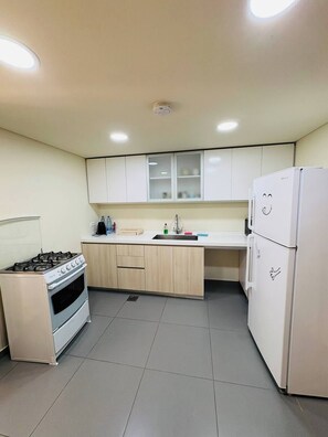 Refrigerador, microondas y horno 