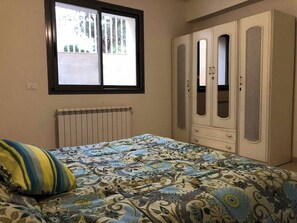 2 chambres, fer et planche à repasser, Wi-Fi, draps fournis