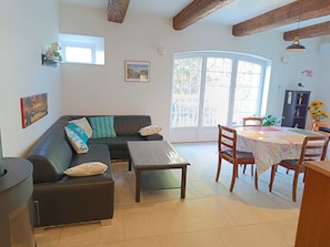 Smart TV, fireplace, DVD player, books - Chateau de Prax Viel, swimming pool, mini farm, air-conditioned - Gîte Syrah (Lagrasse)