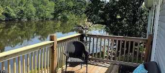 Tara's Riverfront Hideaway