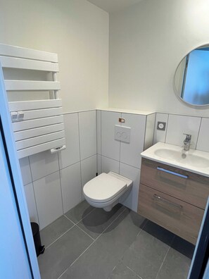 Departamento | Baño | Secadora de cabello, toallas, shampoo 