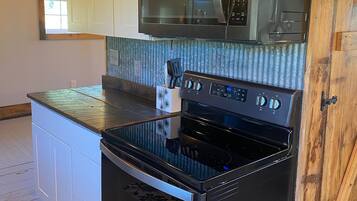 Mikrowelle, Ofen, Herdplatte, Geschirrspüler