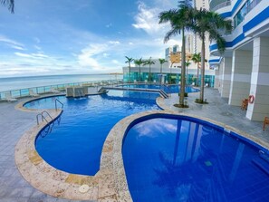 12 outdoor pools