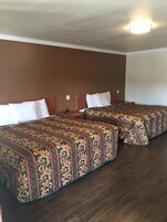 Escritorio, espacio para trabajar con laptop y wifi gratis 