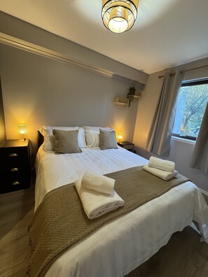 2 bedrooms, iron/ironing board, WiFi, bed sheets