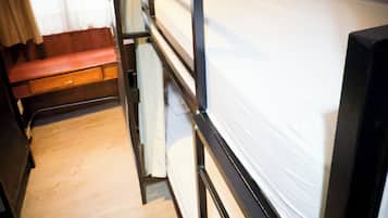 Ropa de cama hipoalergénica y escritorio