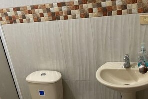Toallas, jabón, papel de baño