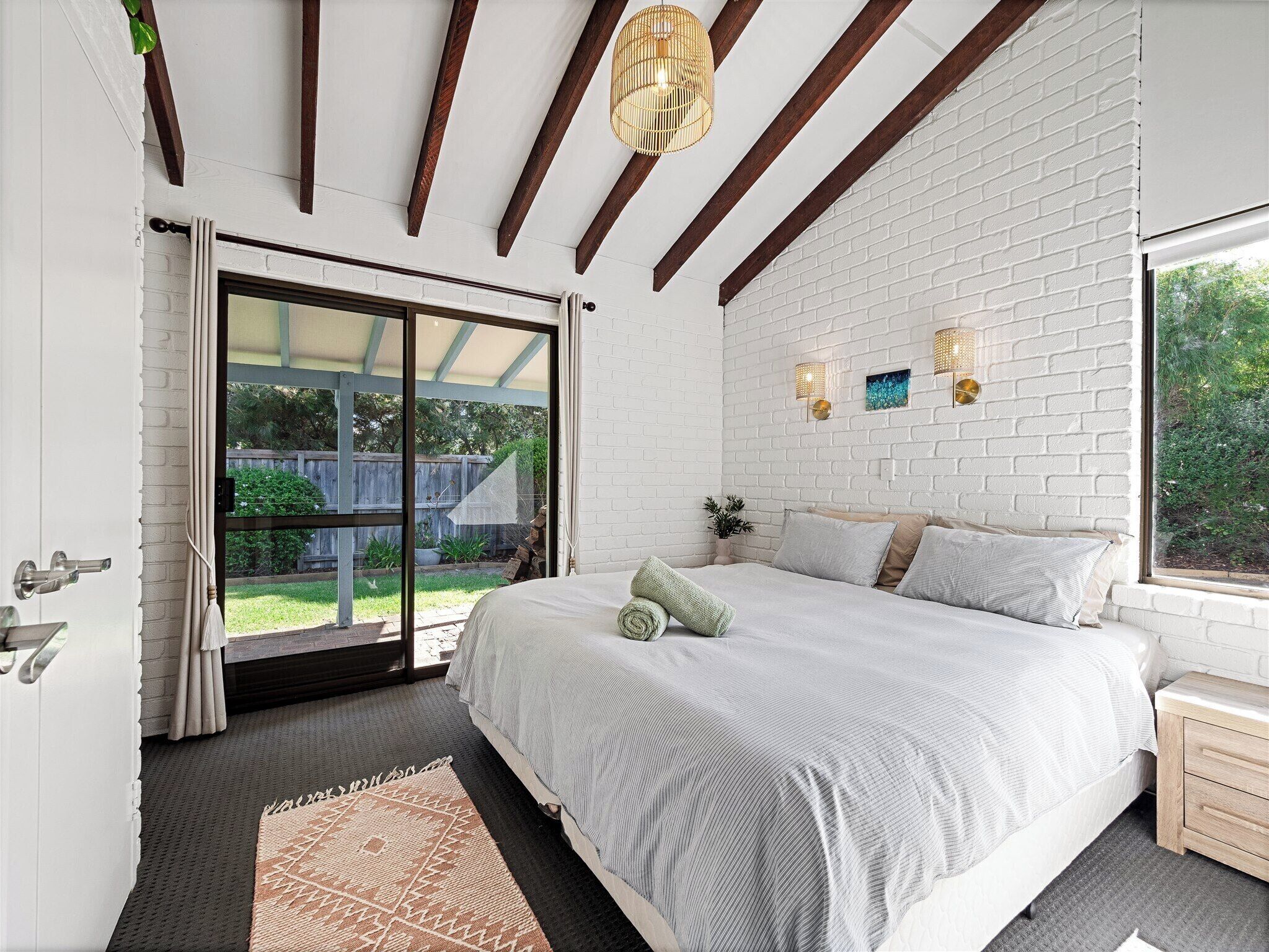 3 makuuhuonetta, silitysrauta/-lauta, internet