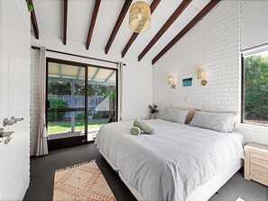 3 makuuhuonetta, silitysrauta/-lauta, internet