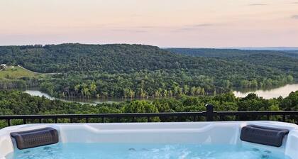 Lux Lakeview New-Build Branson w/ Pool & Hot Tub