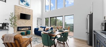 Lux Lakeview New-Build Branson w/ Pool & Hot Tub