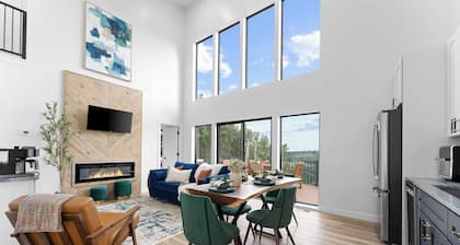 Lux Lakeview New-Build Branson w/ Pool & Hot Tub