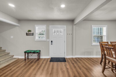 Tulsa Getaway w/Pergola-Grill-TV's & Personal AC/Heater in Every Bedroom