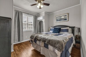 2 bedrooms, desk, iron/ironing board, free WiFi