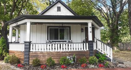 Stylish 2BR/2BA Home with Fenced Yard Close to Kansas City