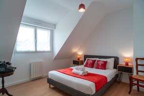 4 bedrooms, iron/ironing board, free WiFi, bed sheets