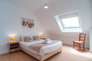 4 bedrooms, iron/ironing board, free WiFi, bed sheets