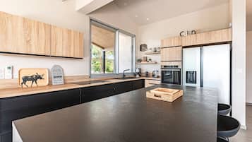 Réfrigérateur, micro-ondes, four, lave-vaisselle