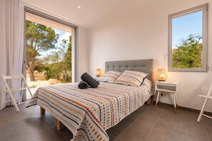6 habitaciones, tabla de planchar con plancha y ropa de cama 