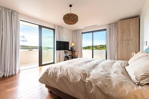 5 habitaciones, tabla de planchar con plancha y wifi gratis 