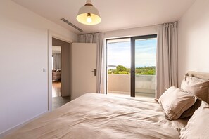 5 bedrooms, iron/ironing board, free WiFi, bed sheets